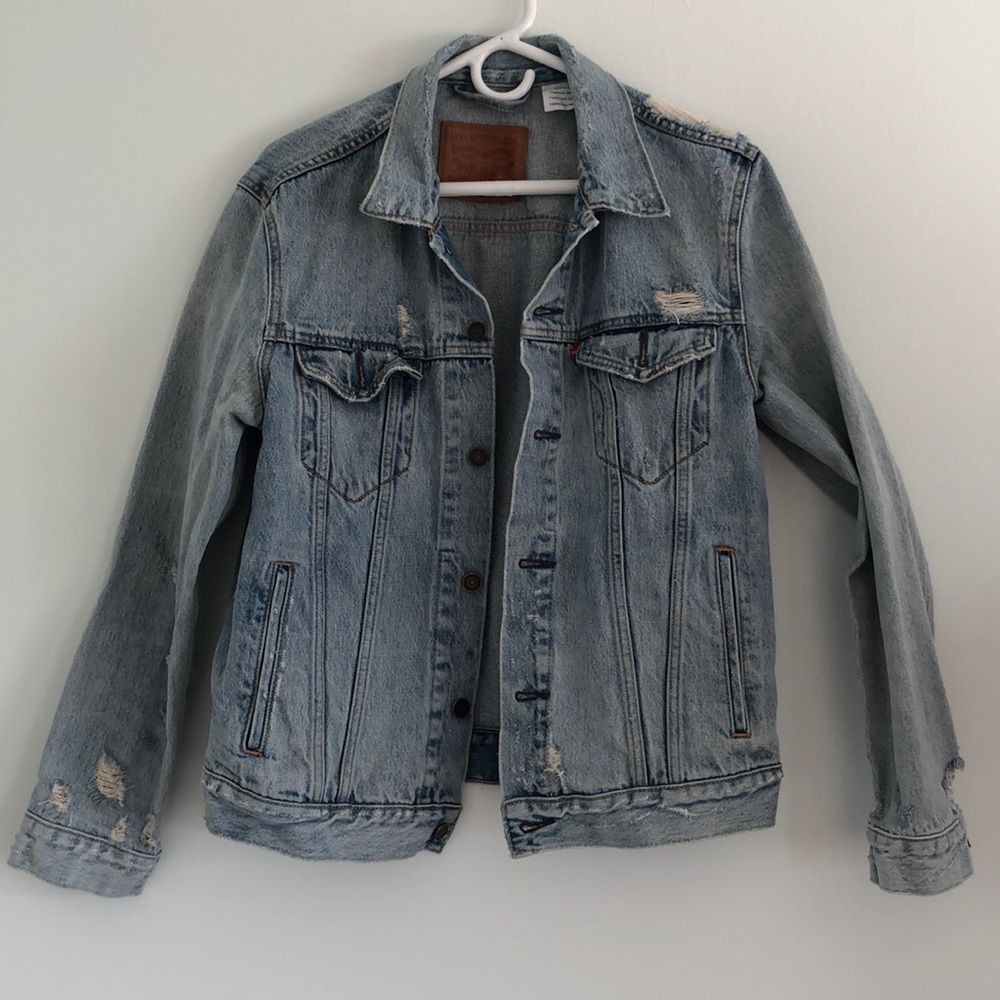 Levi’s men’s distressed denim jacket.